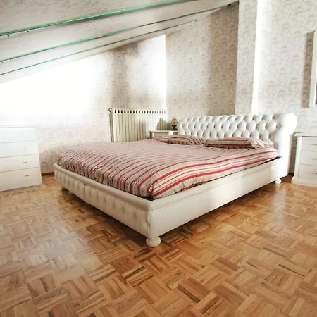 Apartment Hostdomus - Bi Level *